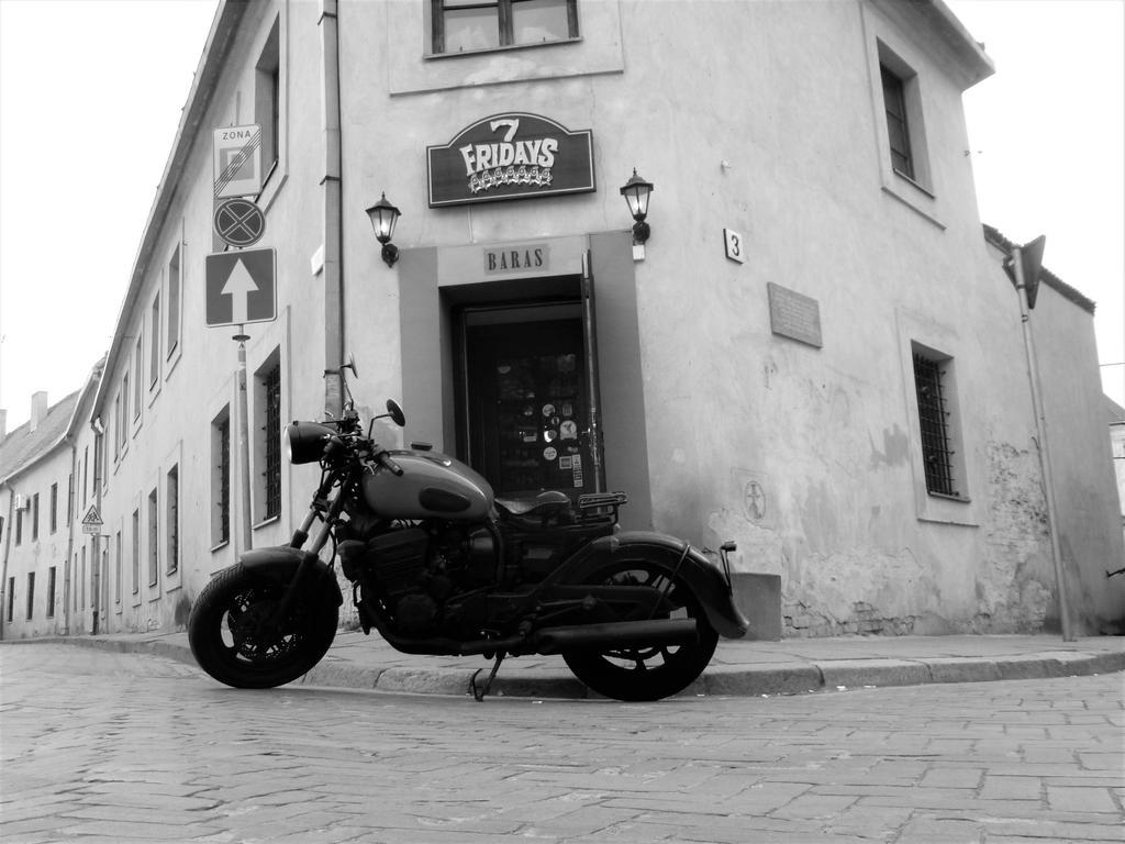 Seven Fridays Vilnius Bagian luar foto